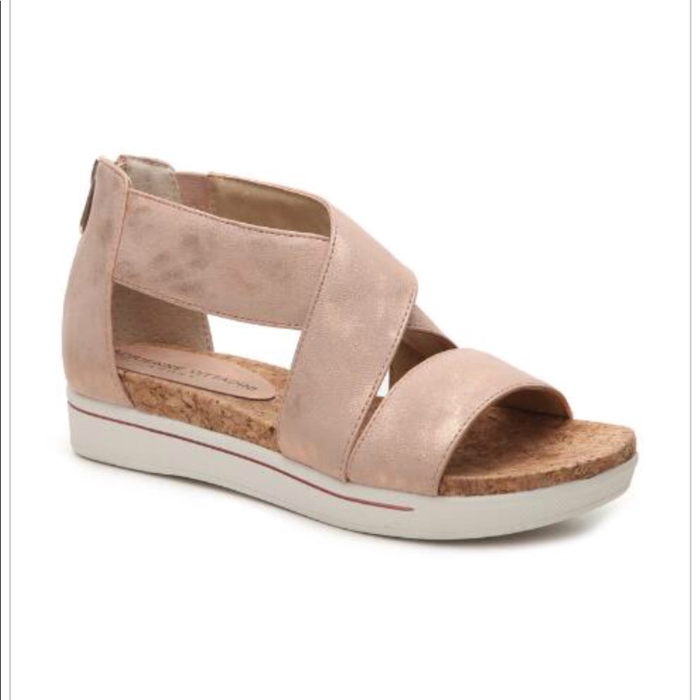 Adrienne Vittadini Claud Flatform Sandal